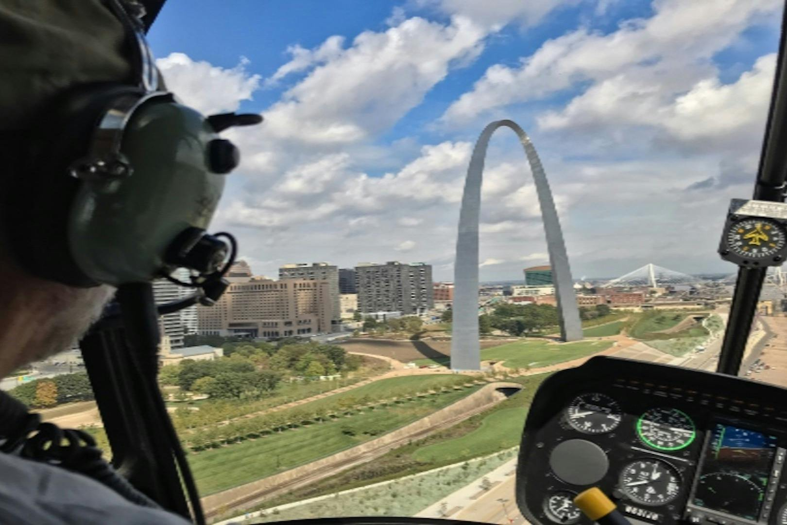 St. Louis: Guided Tour with Gateway Arch Entry + River Cruise + Helicopter Ride - Photo 1 of 8